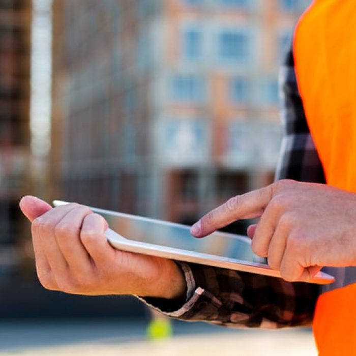 Bild Schadenmanagement Hausverwaltung Handwerker auf der Baustelle